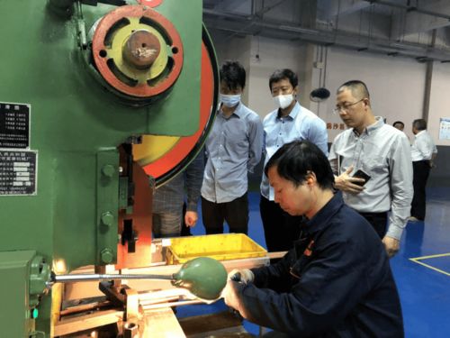 長江有色網(wǎng)組織銅企業(yè)家到鷹潭高新技術(shù)開發(fā)區(qū)銅企業(yè)調(diào)研